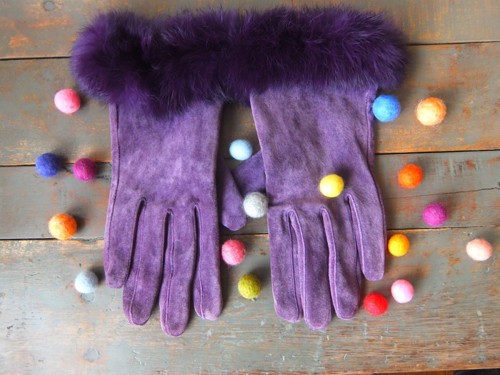 紫の手袋