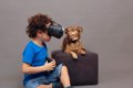 VRの犬に対して人は…の画像