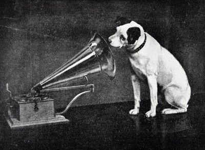 蓄音機と犬