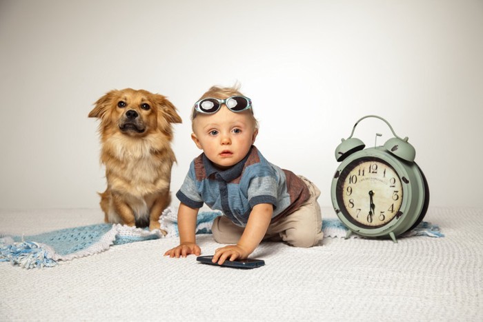 子供と犬と時計