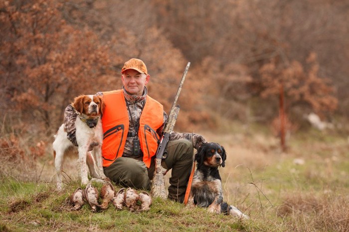 猟師と2頭の猟犬