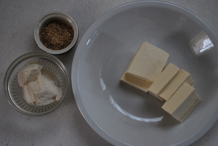 豆腐とヨーグルトと白ごまの写真
