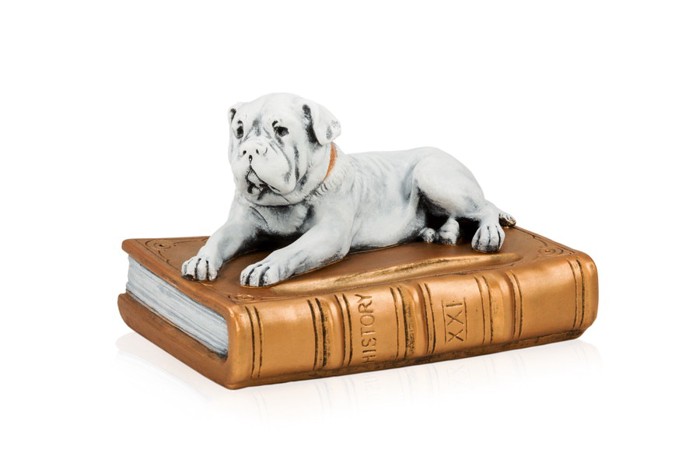 犬と本の置物