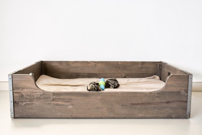 犬用の木製ベッド