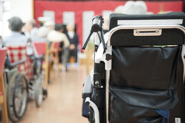 介護施設と車椅子